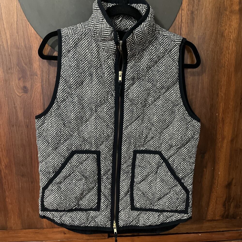 J.Crew Small Black & White Herringbone Quilted Zip Sleeveless Vest Womens